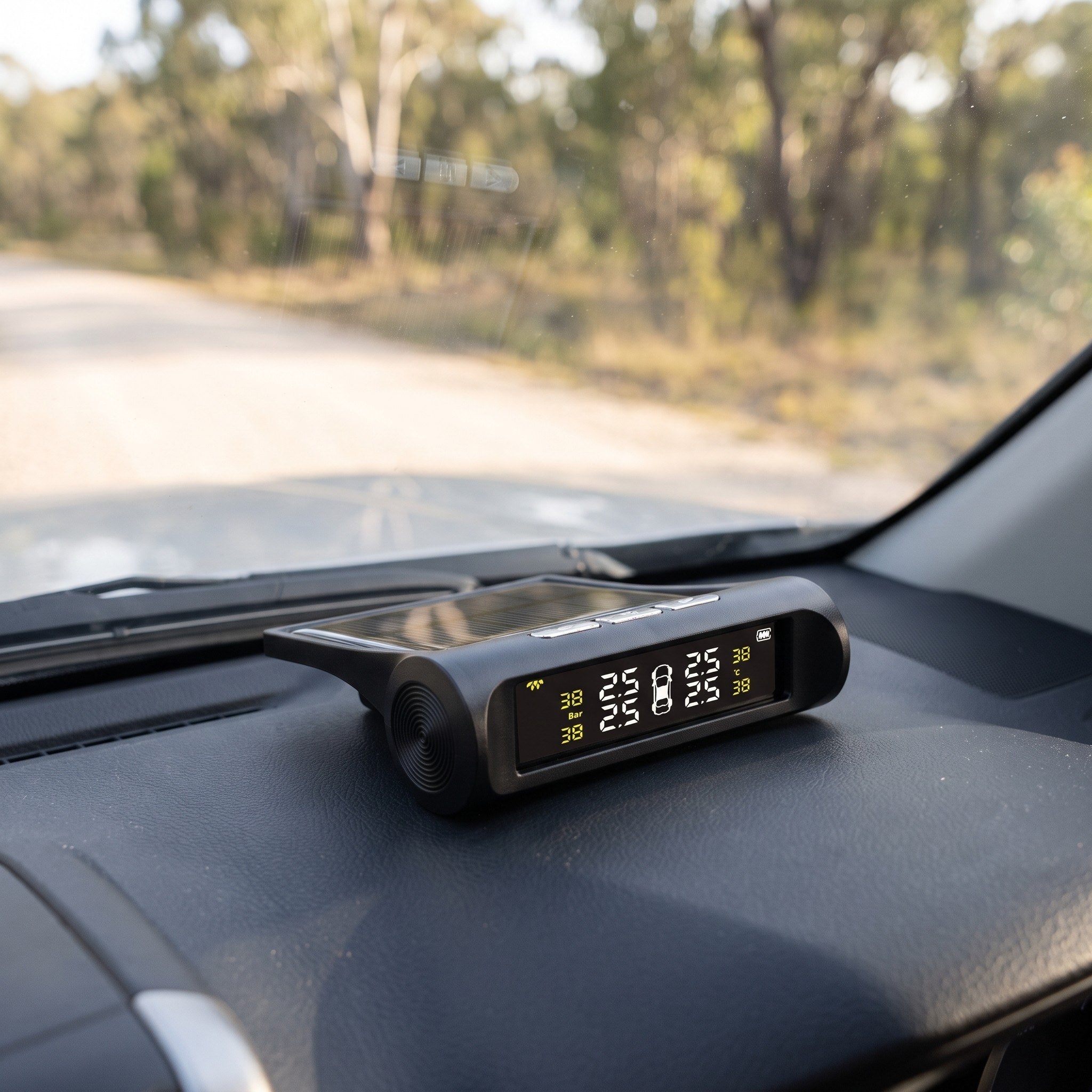 Four-wheel solar monitor on a parked 4WD dashboard