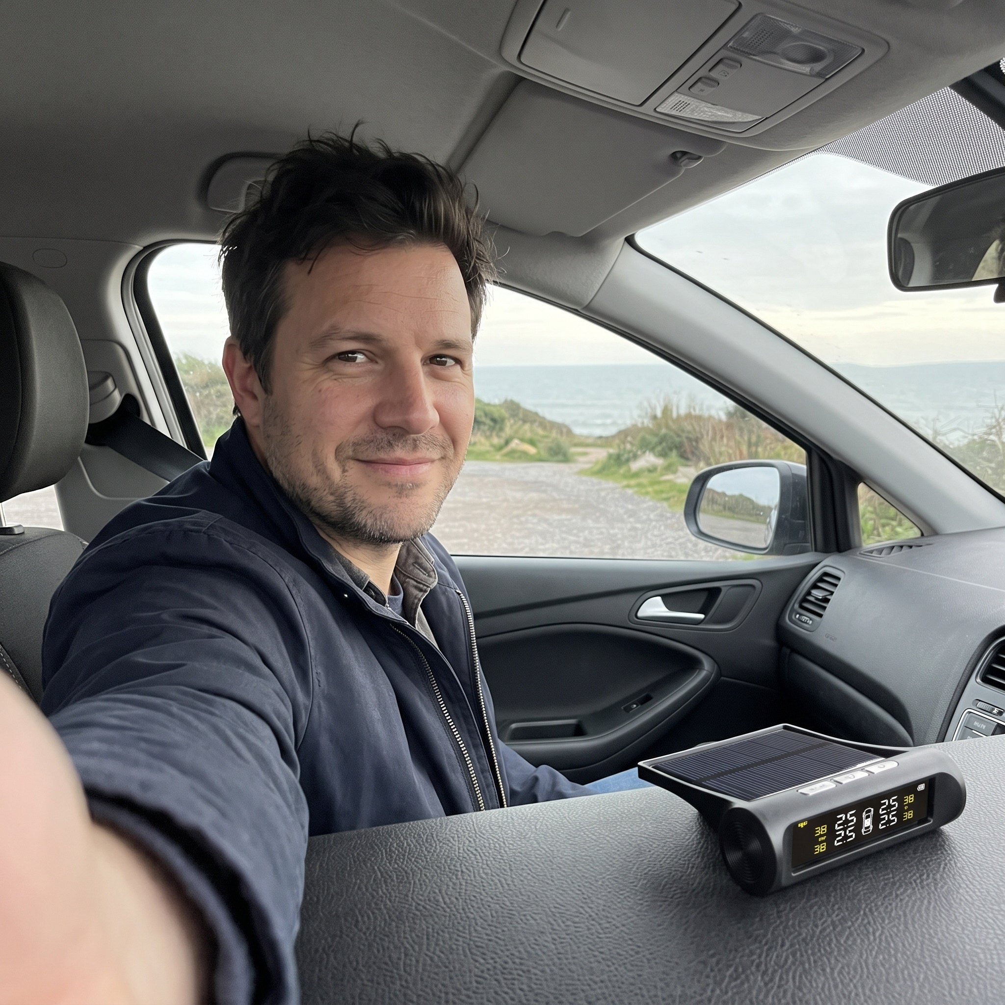 Roadstead solar monitor in everyday car and road-trip use scene 4