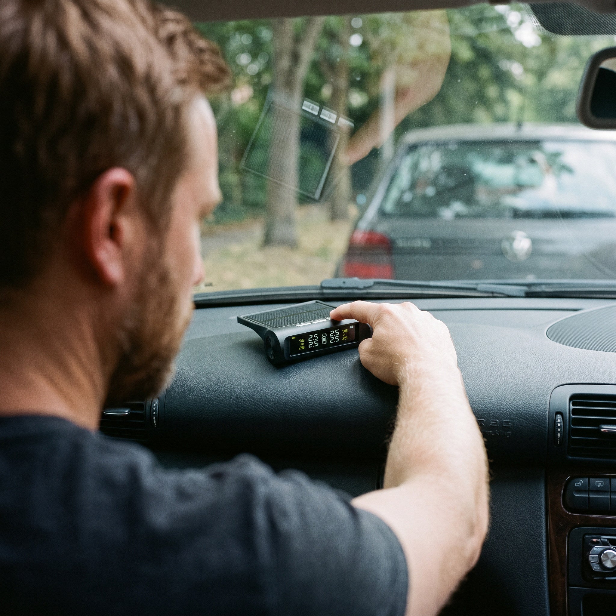 Roadstead solar monitor in everyday car and road-trip use scene 6